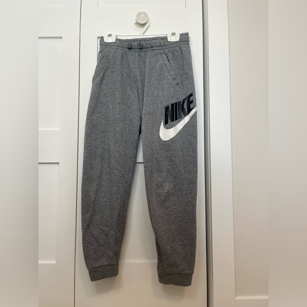 Hi, selling these extremely confortable sweatpants for kids in size S.